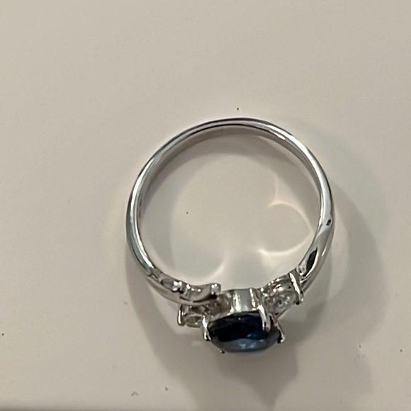 Silver and crystal fashion ring size 6 - Picture 2 of 3